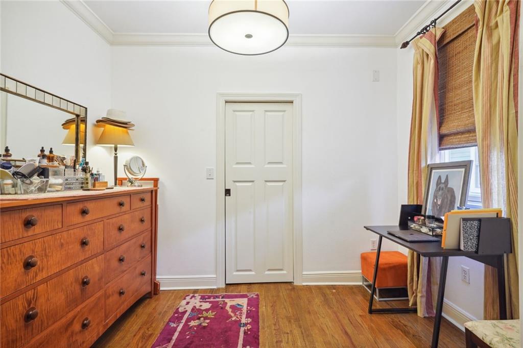 6076 LOUISVILLE Street