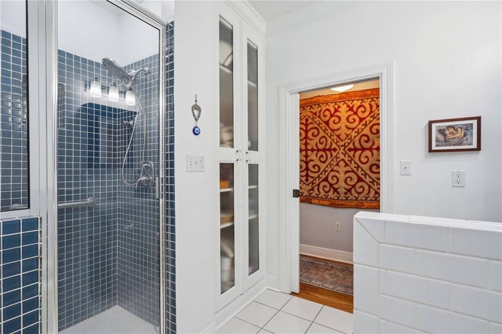 6076 LOUISVILLE Street