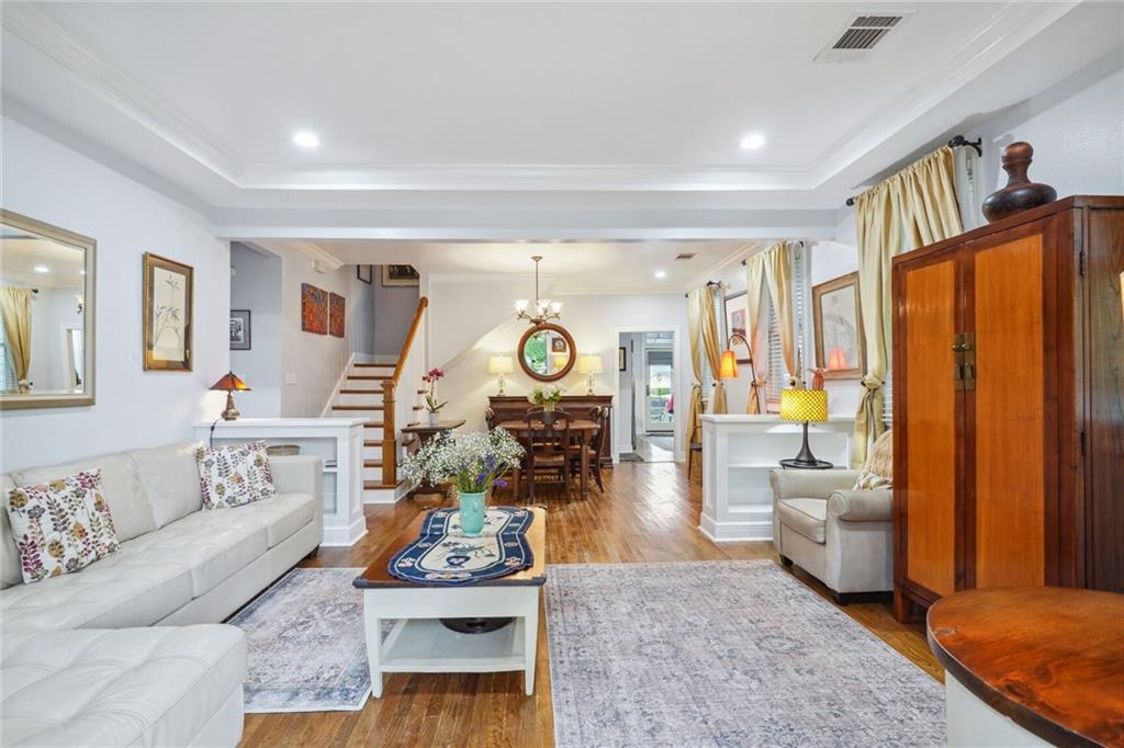 6076 LOUISVILLE Street