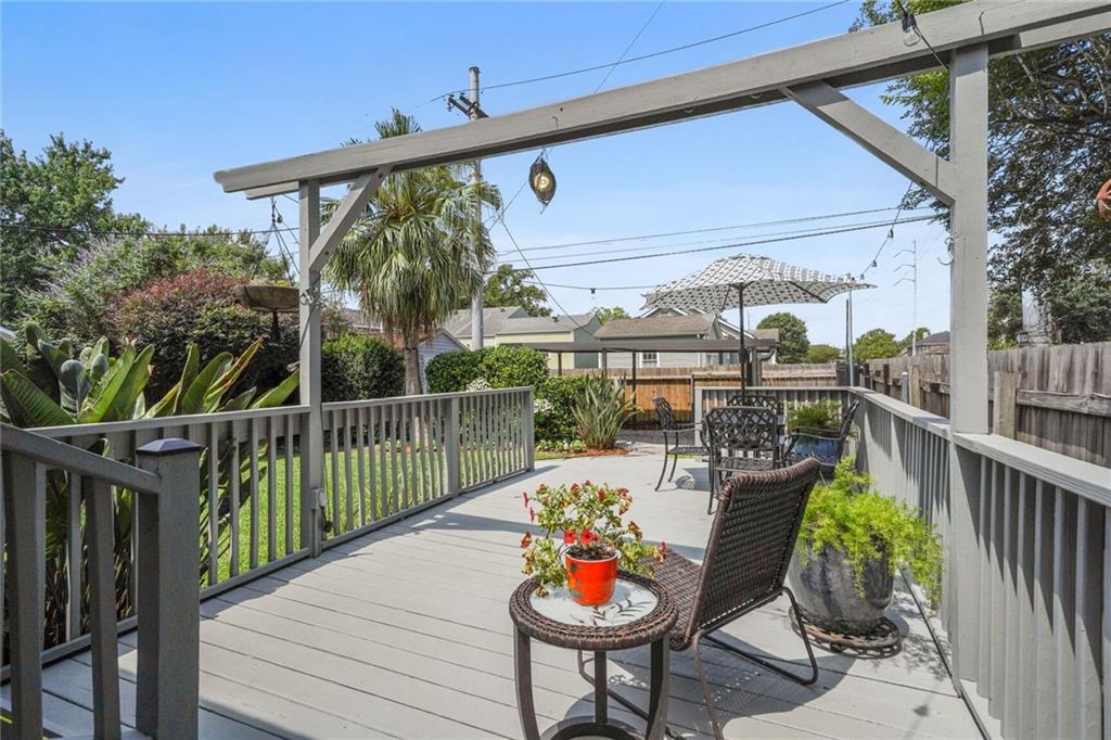 6076 LOUISVILLE Street