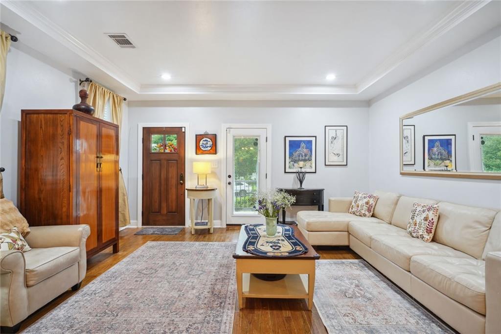 6076 LOUISVILLE Street