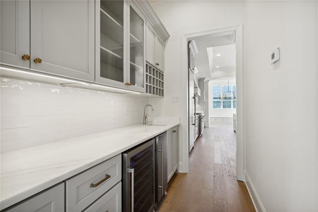 6674 CANAL Boulevard