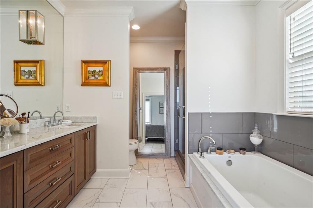 8612 PONTCHARTRAIN Boulevard 2D