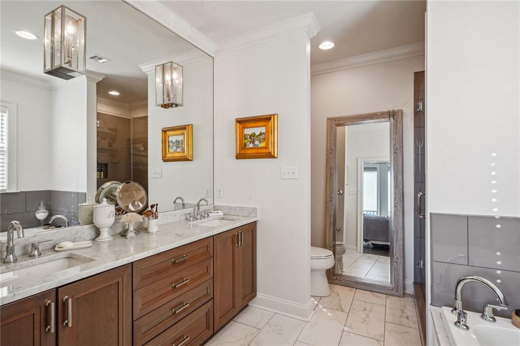 8612 PONTCHARTRAIN Boulevard 2D