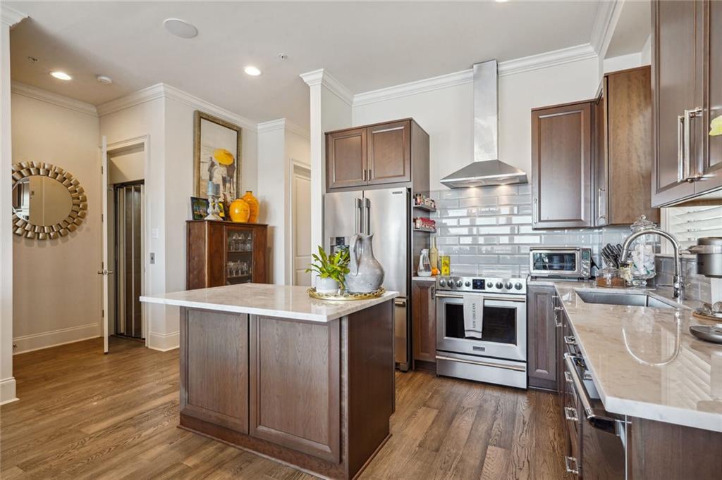 8612 PONTCHARTRAIN Boulevard 2D