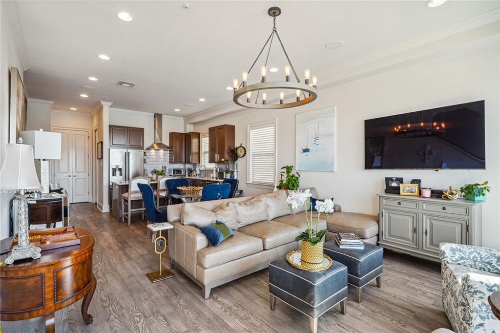 8612 PONTCHARTRAIN Boulevard 2D