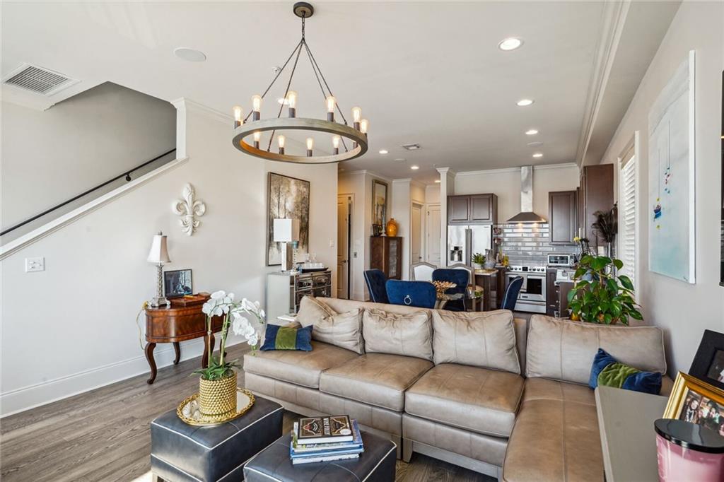 8612 PONTCHARTRAIN Boulevard 2D