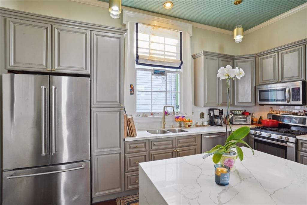 3705 IBERVILLE Street