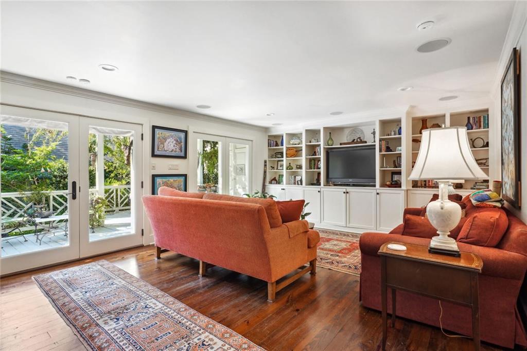 6118 LOUISVILLE Street