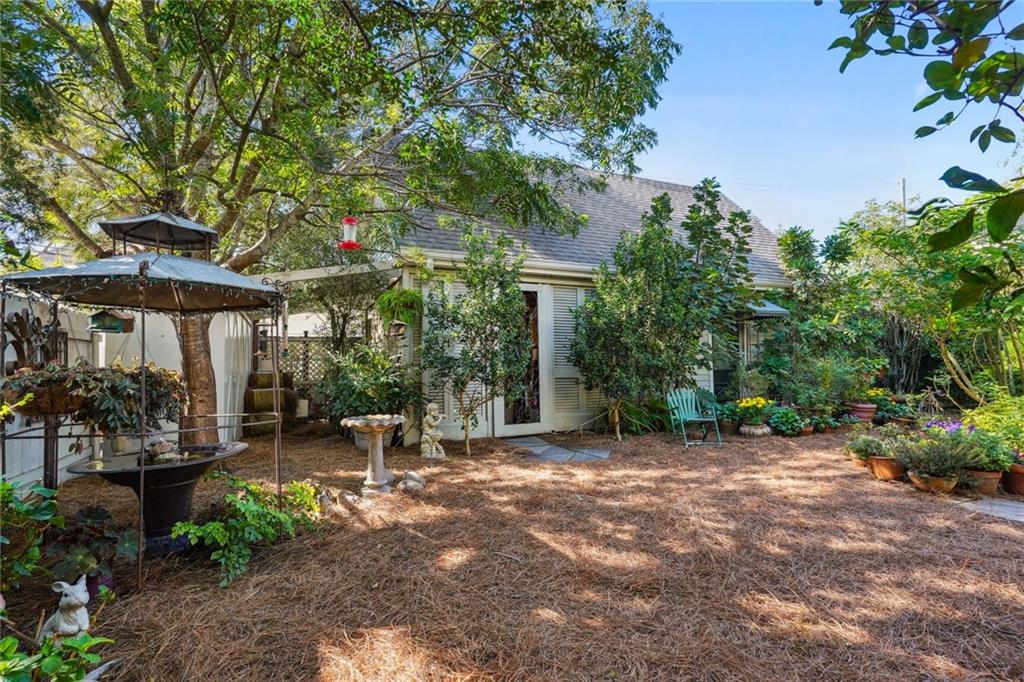 6118 LOUISVILLE Street