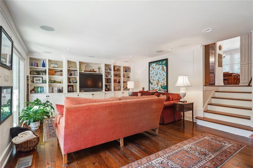 6118 LOUISVILLE Street