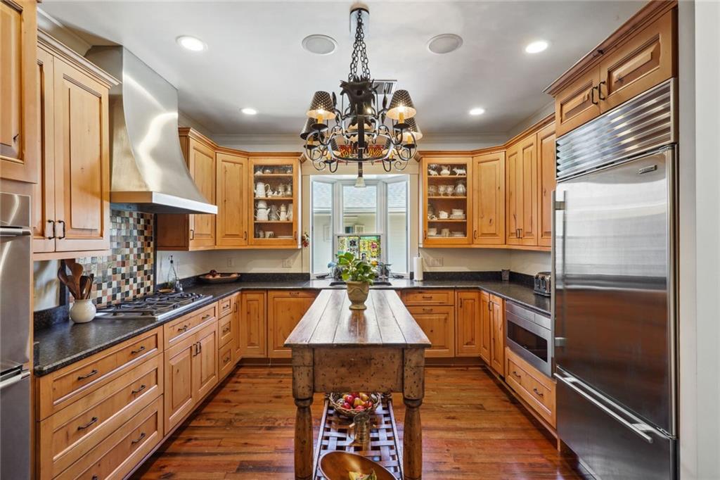 6118 LOUISVILLE Street