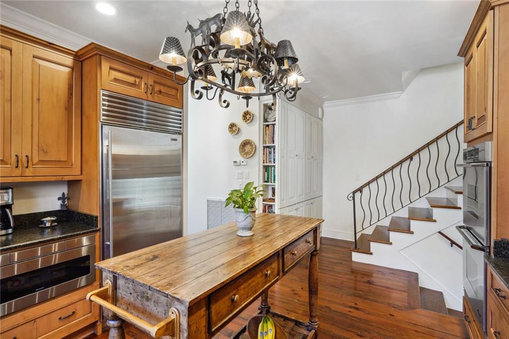 6118 LOUISVILLE Street