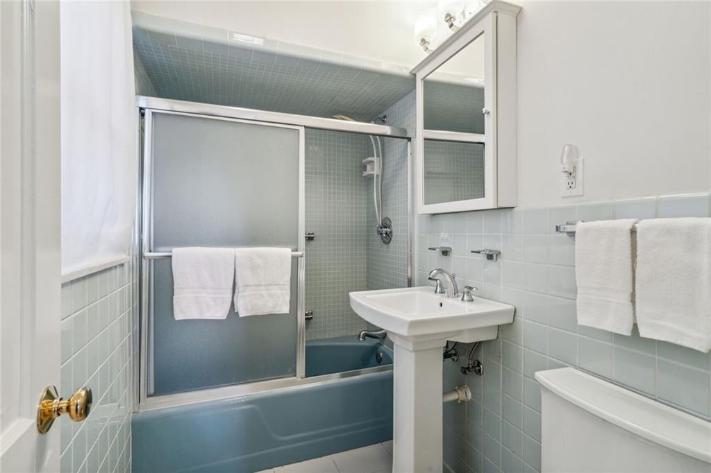 1400 AVIATORS Street