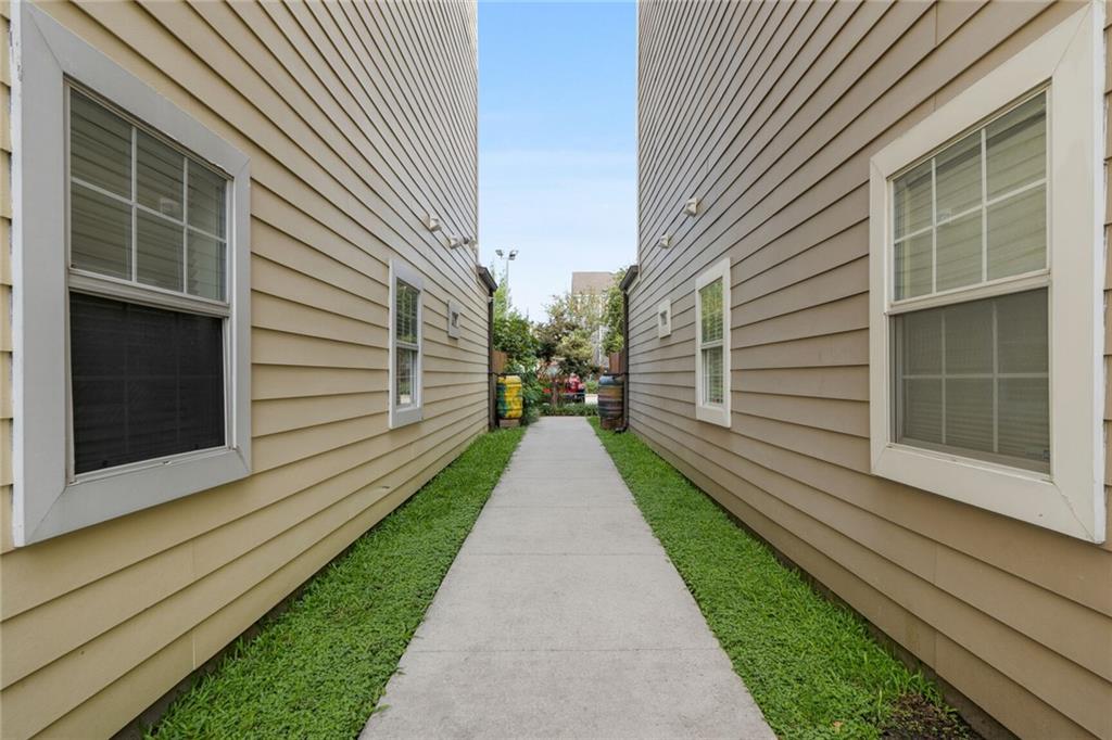 3201 CARONDELET Street 202