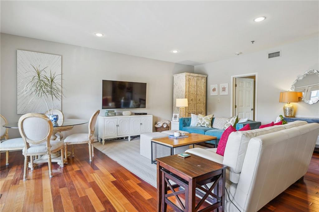 3201 CARONDELET Street 202