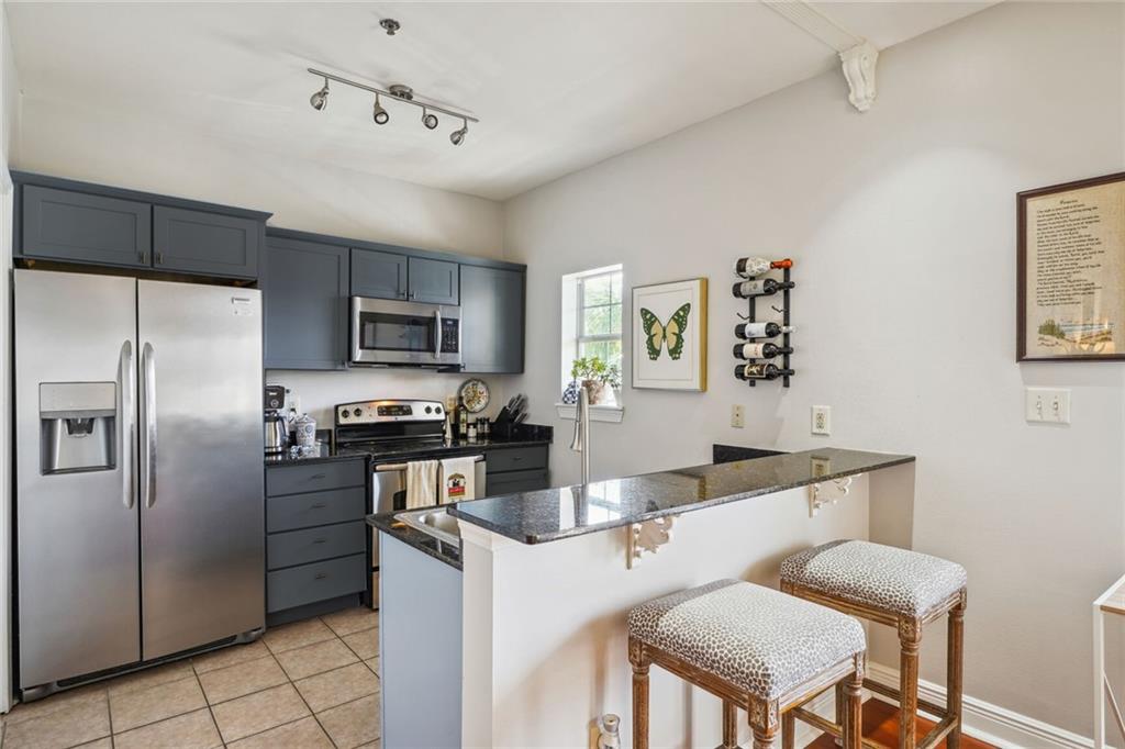 3201 CARONDELET Street 202