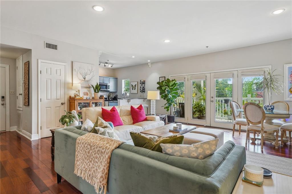 3201 CARONDELET Street 202