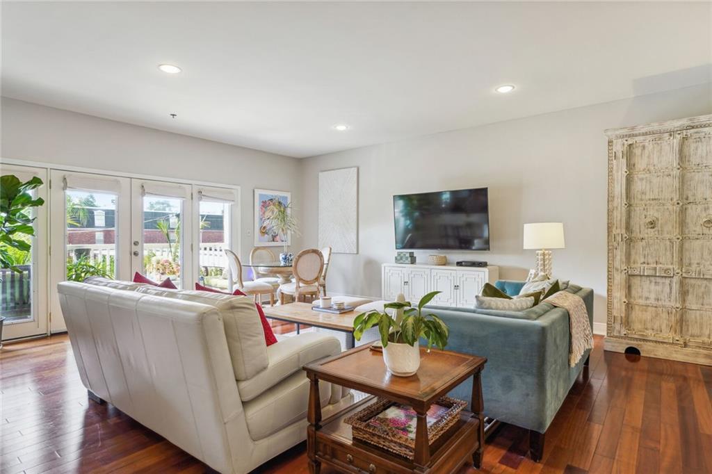 3201 CARONDELET Street 202