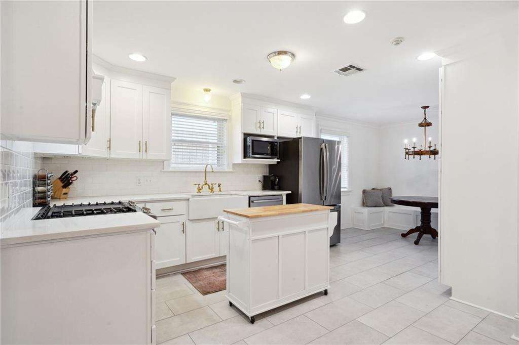 6115 LOUIS XIV Street