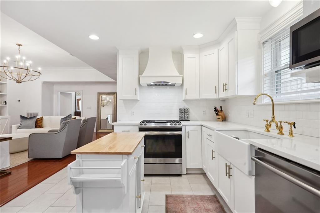 6115 LOUIS XIV Street