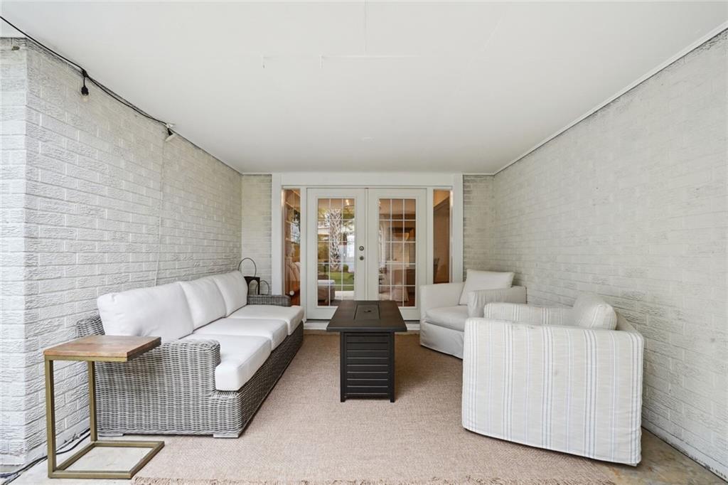 6115 LOUIS XIV Street