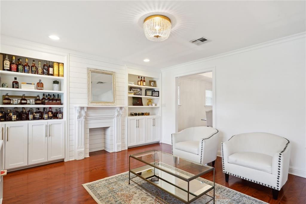 6115 LOUIS XIV Street