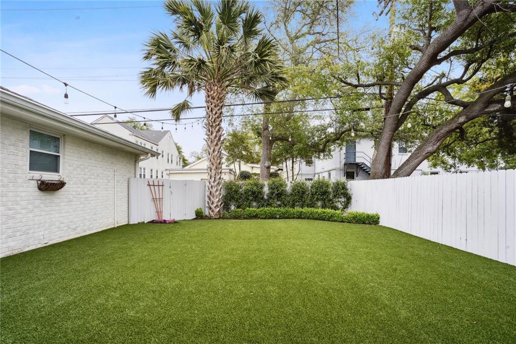 6115 LOUIS XIV Street