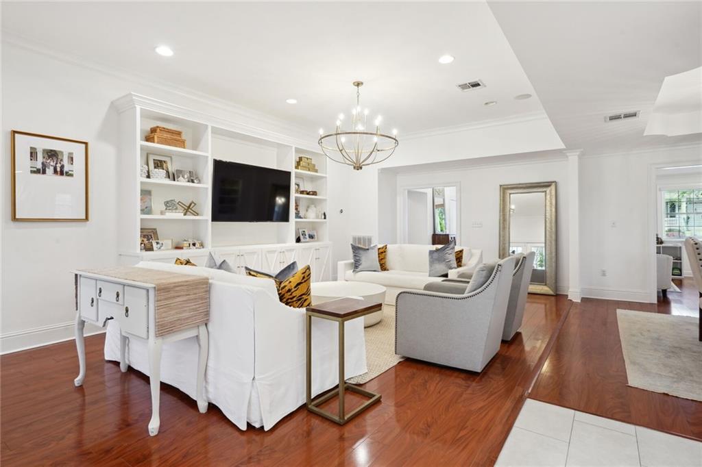 6115 LOUIS XIV Street