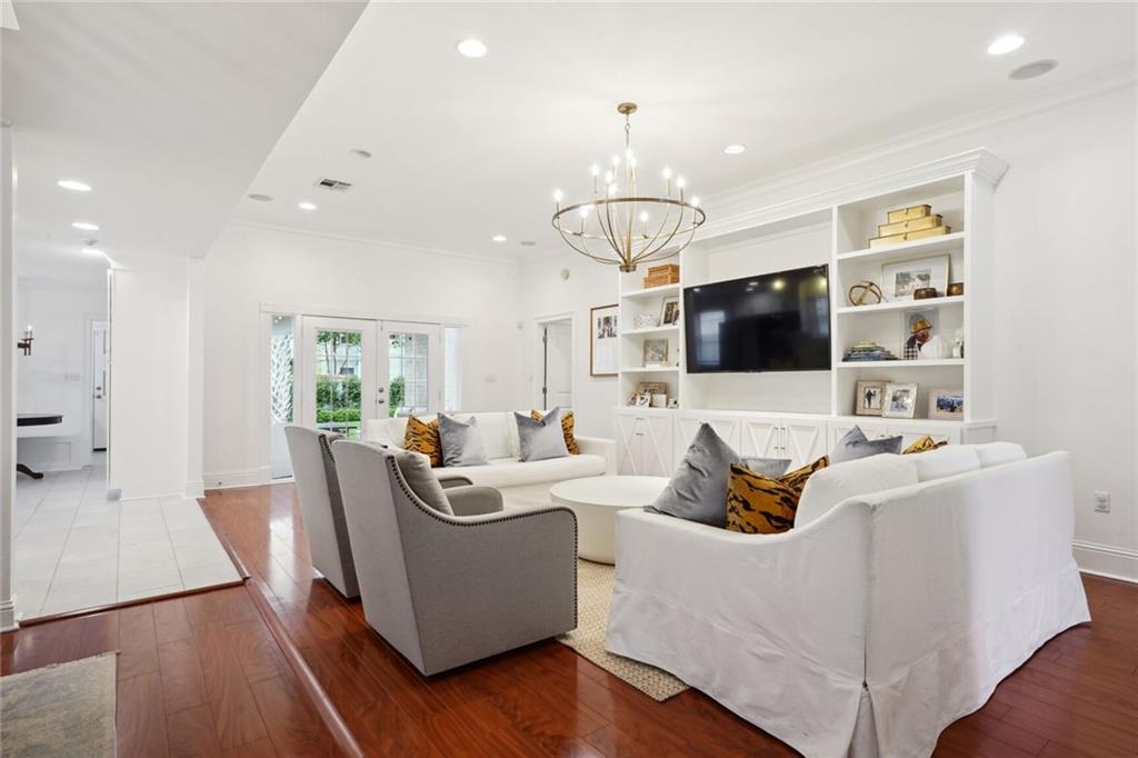 6115 LOUIS XIV Street