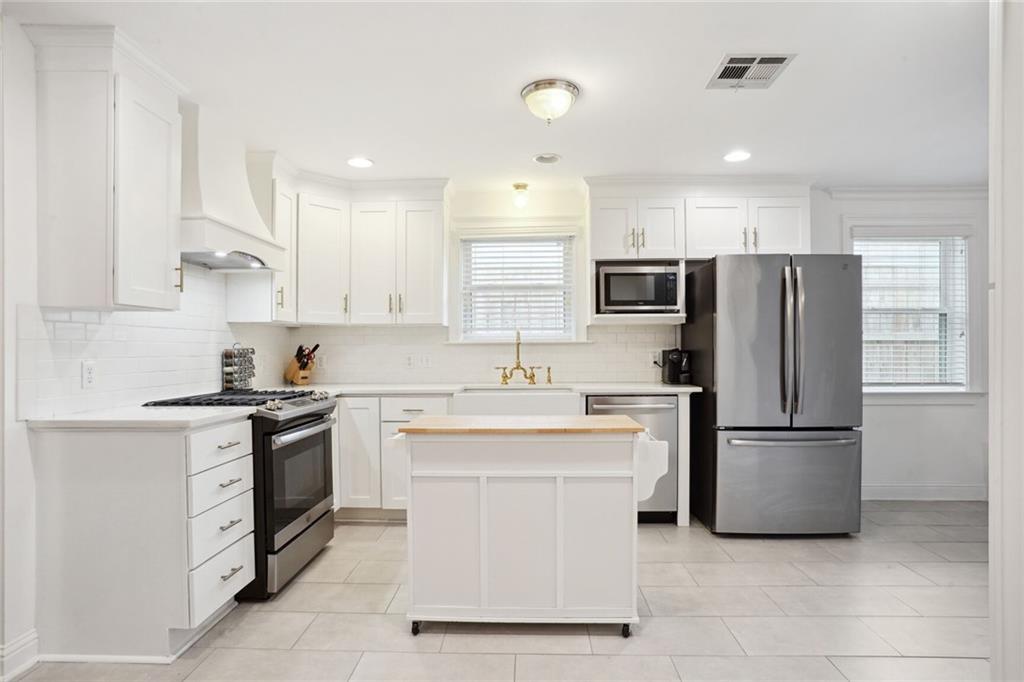 6115 LOUIS XIV Street