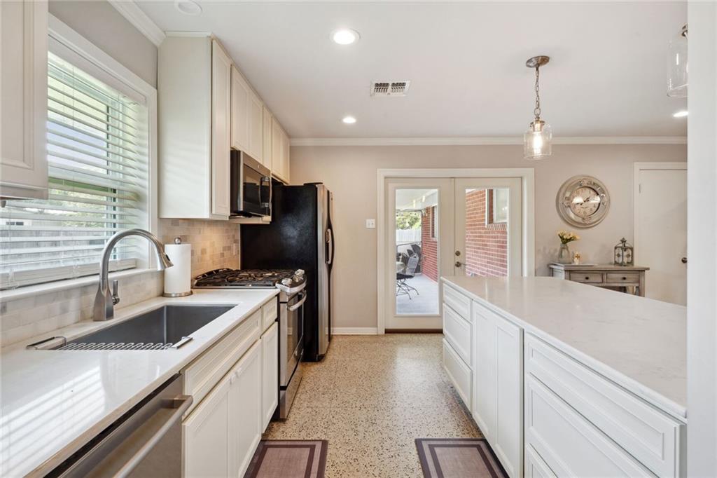 3100 METAIRIE HEIGHTS Avenue