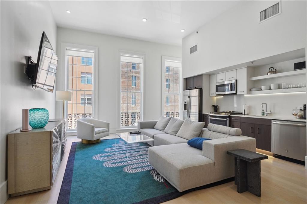 516 NATCHEZ Street 201