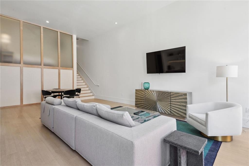 516 NATCHEZ Street 201