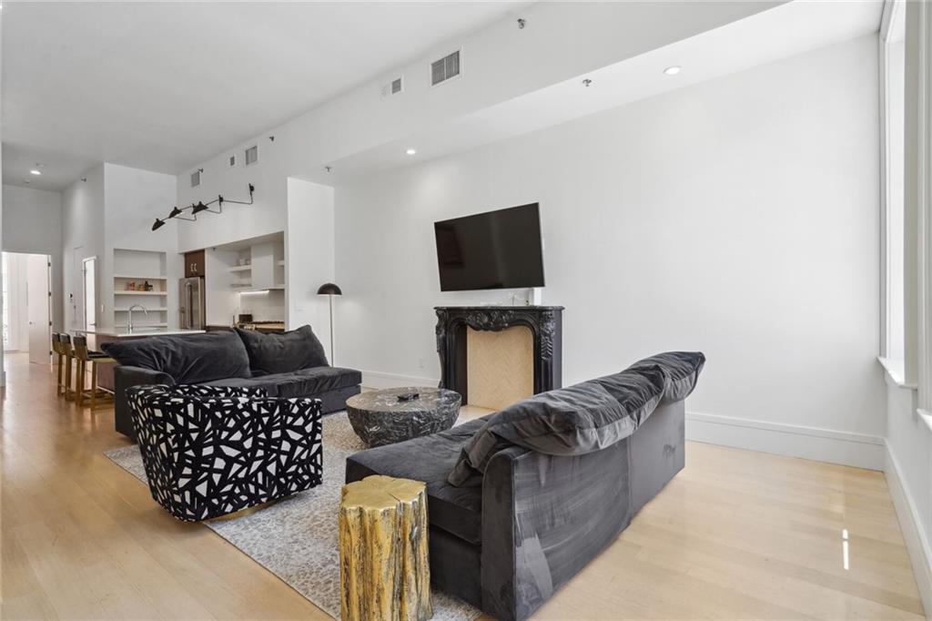 516 NATCHEZ Street 200