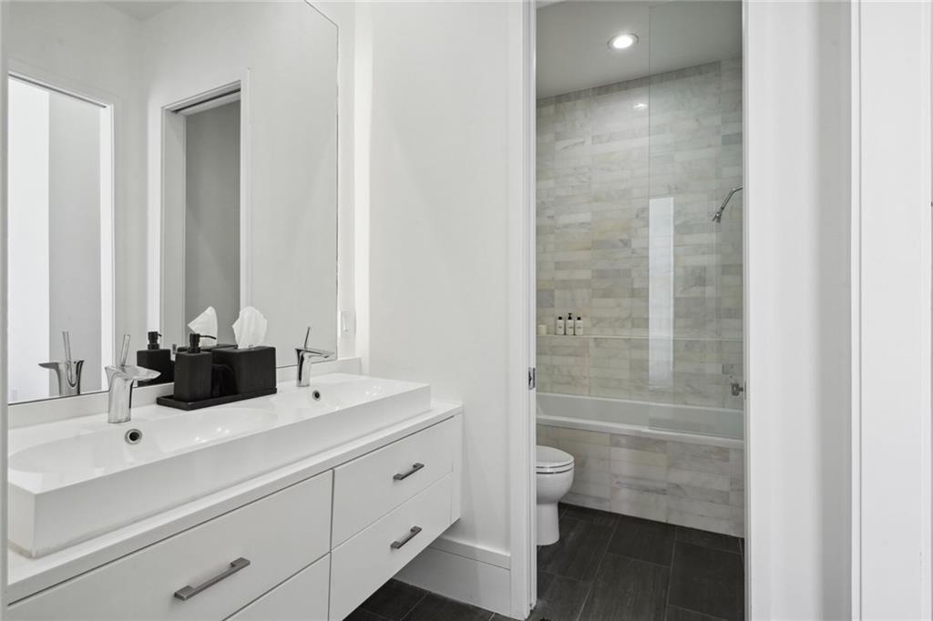 516 NATCHEZ Street 200