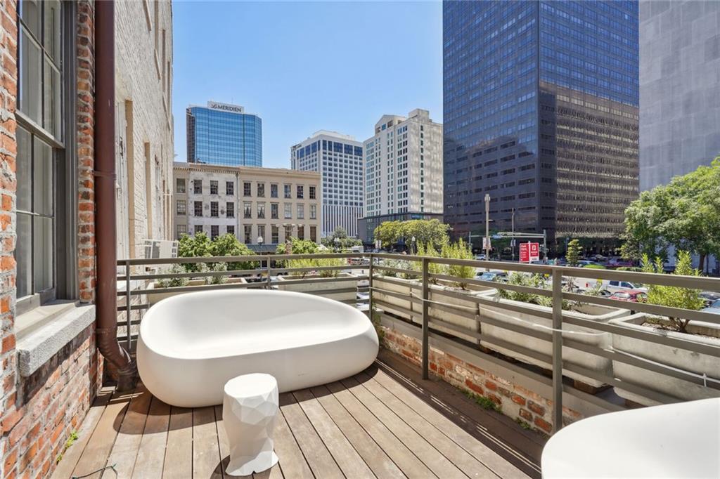 516 NATCHEZ Street 200