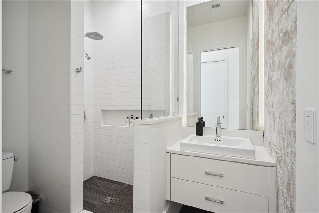 516 NATCHEZ Street 200