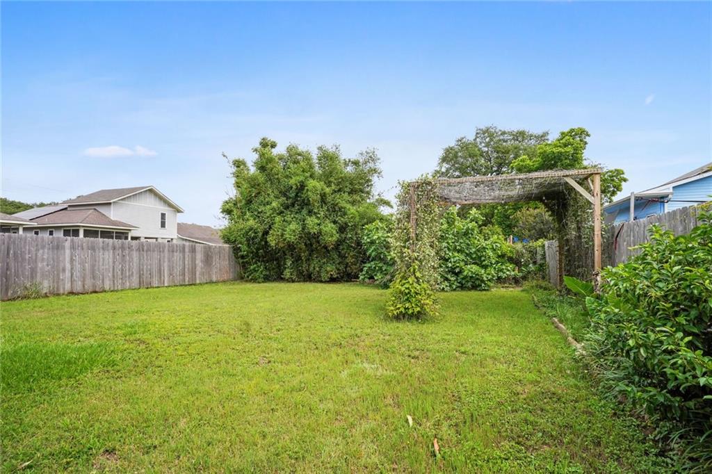 1213 MANDOLIN Street