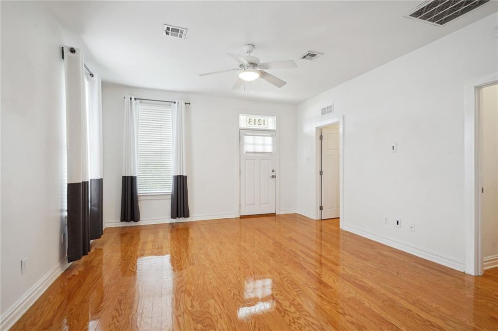 1213 MANDOLIN Street