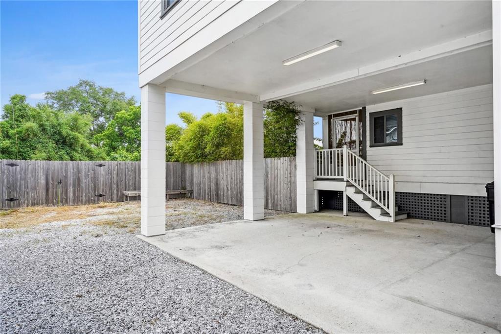 1213 MANDOLIN Street