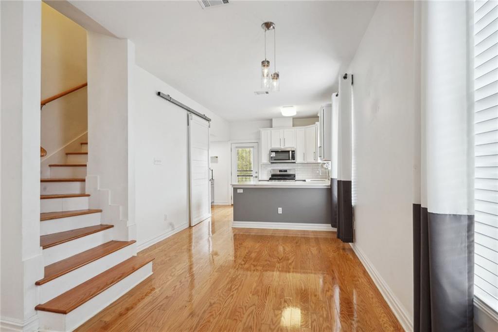 1213 MANDOLIN Street