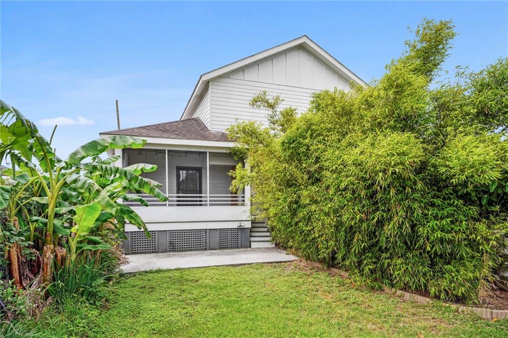 1213 MANDOLIN Street