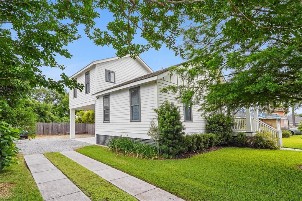 1213 MANDOLIN Street