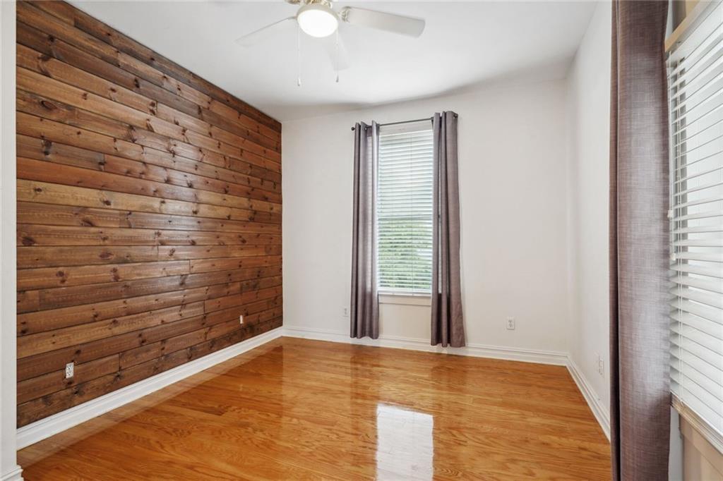 1213 MANDOLIN Street