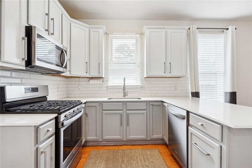 1213 MANDOLIN Street