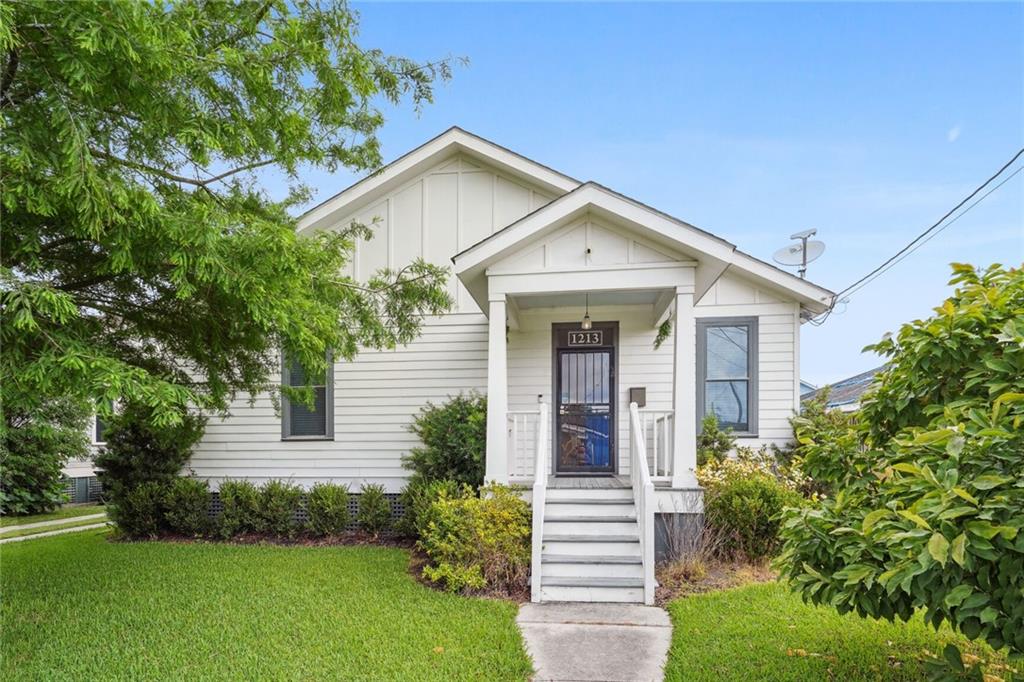 1213 MANDOLIN Street