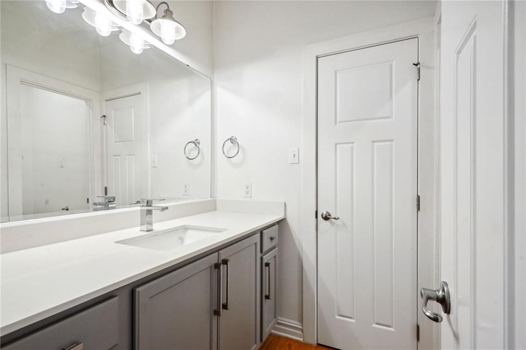 1213 MANDOLIN Street