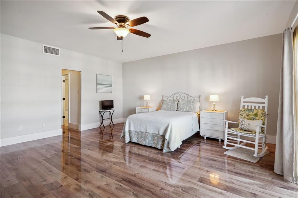 7300 LAKESHORE Drive 7