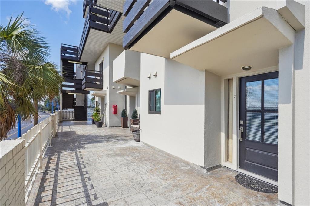 7300 LAKESHORE Drive 7